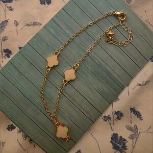 Elegant Gold Toned and Off White Clover Anklet